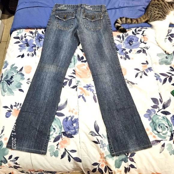 Guess Jeans - Picture 2 of 3